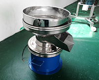 450過濾篩是集篩分與過濾為一身的過濾設備，多用于液體物料的過濾作用。